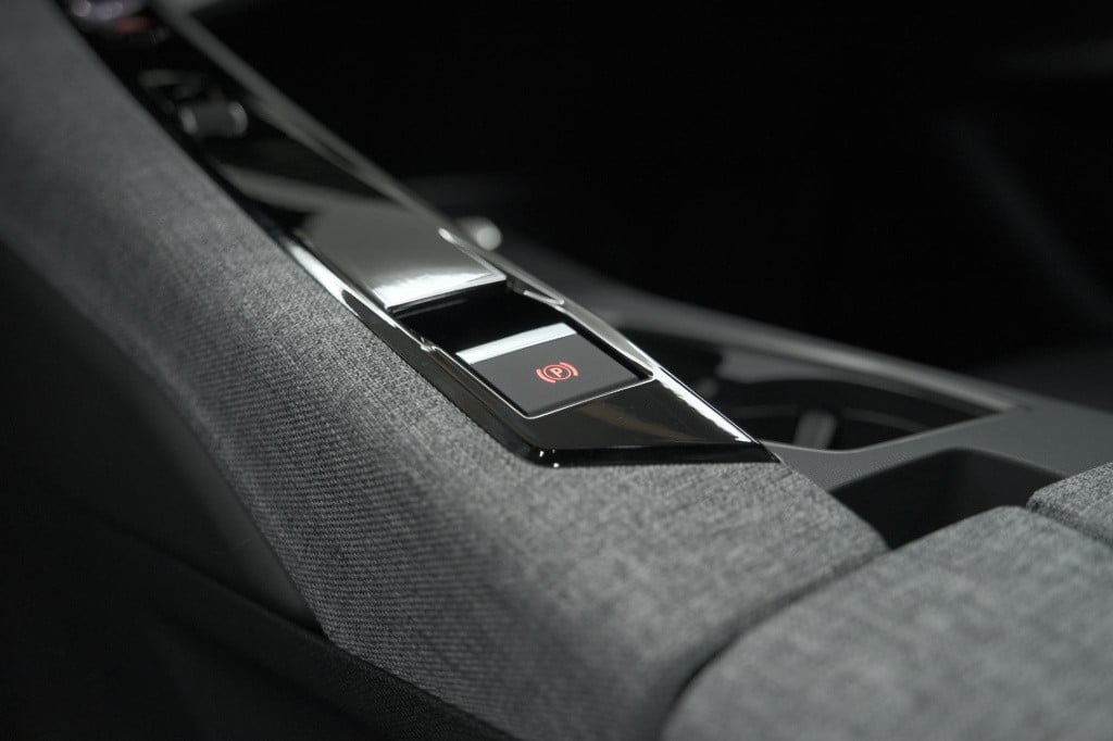 Peugeot 5008 1.2 hybrid 145 gt | panoramadak | camera | elektrische achterk
