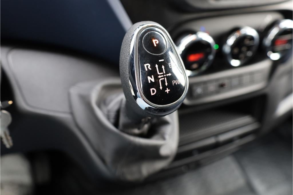 Iveco Daily 35s14 2.3 136pk automaat laadklep i nav i zijdeur i standkachel