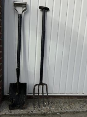 Zwaar en goed kwaliteit Spade met RVS handgrepen  en Riek / Spitvork