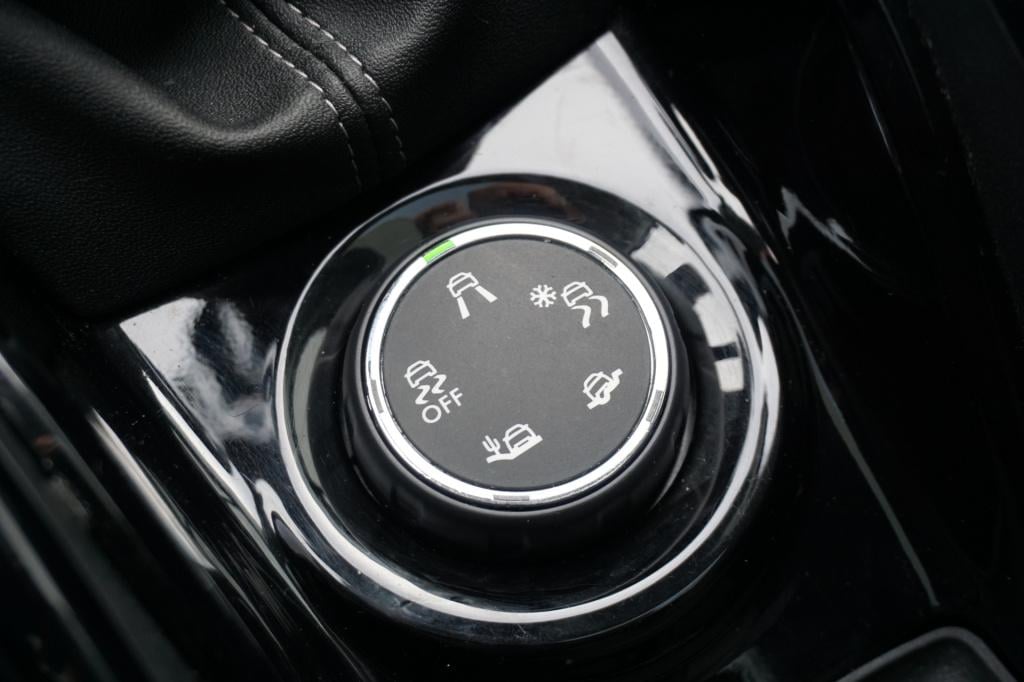 Peugeot 2008 1.2 puretech allure climate / navi / cruise / pano / parkeers.