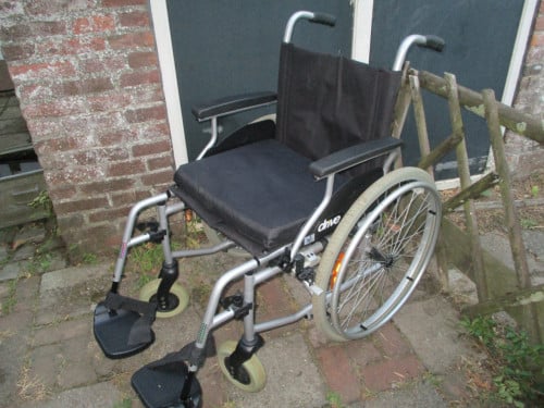 Solide rolstoel te koop als nieuw