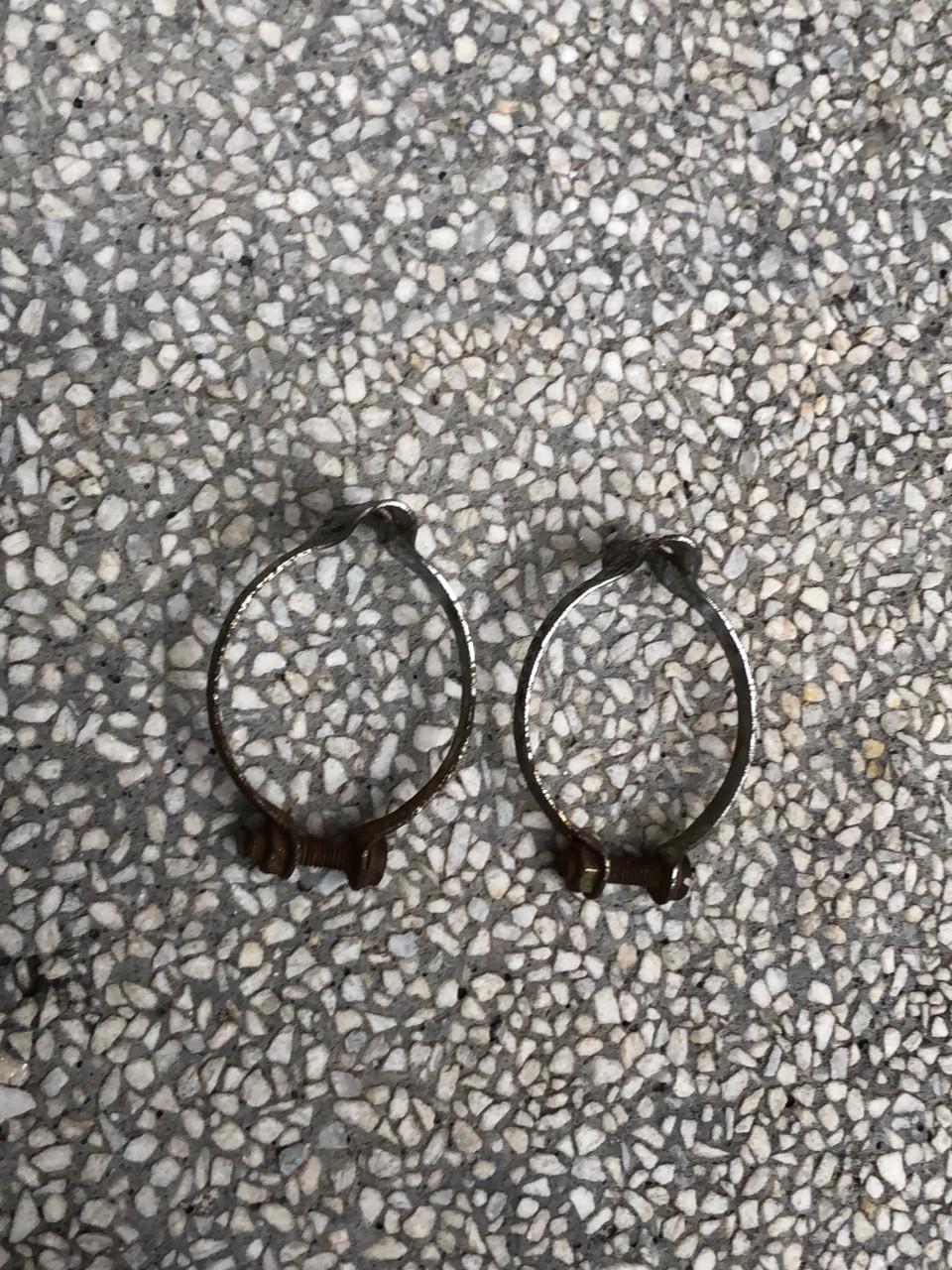 2 vintage rem kabel beugels