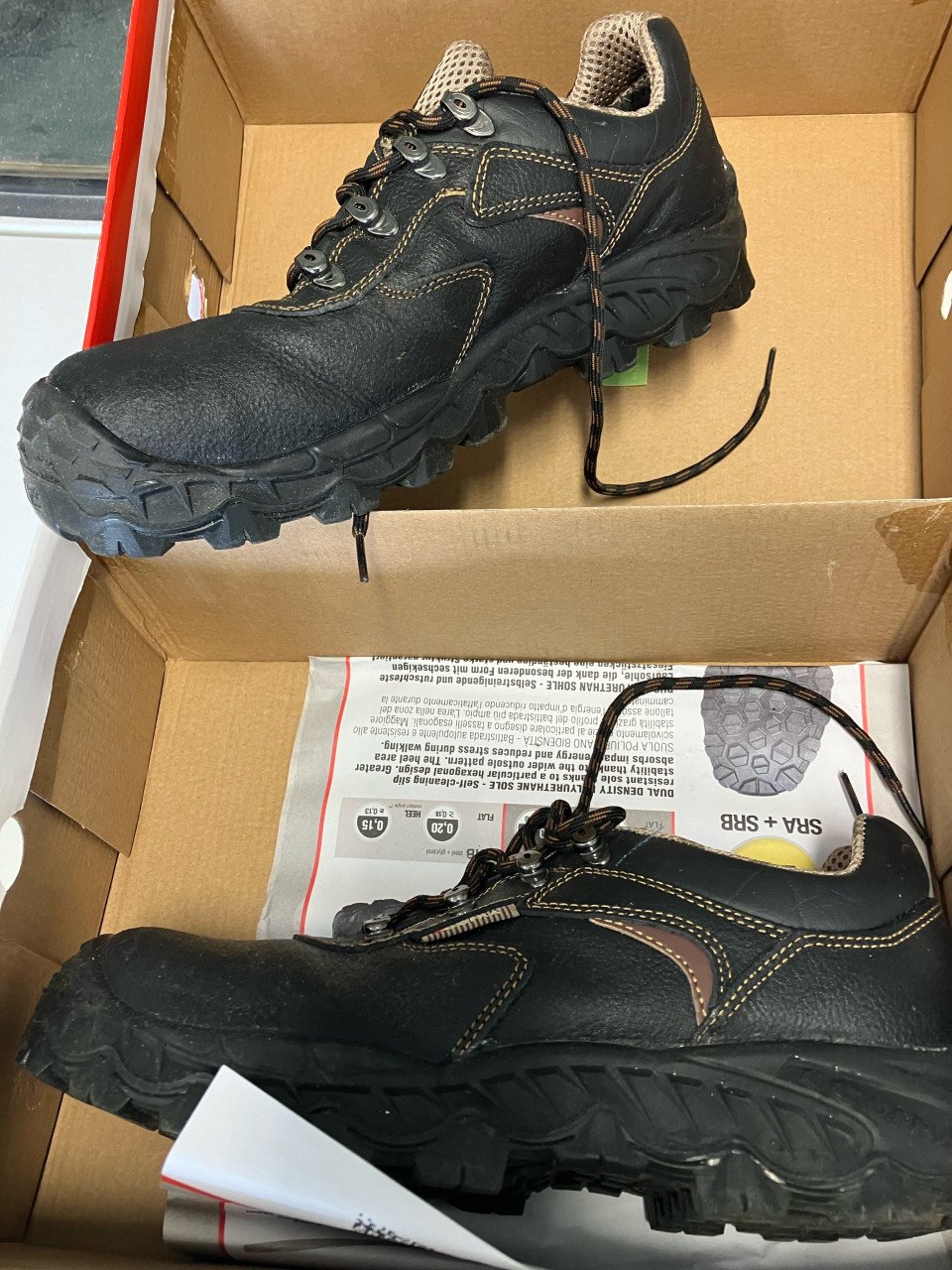 Werkschoenen.