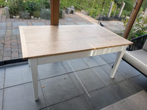 Houten eettafel