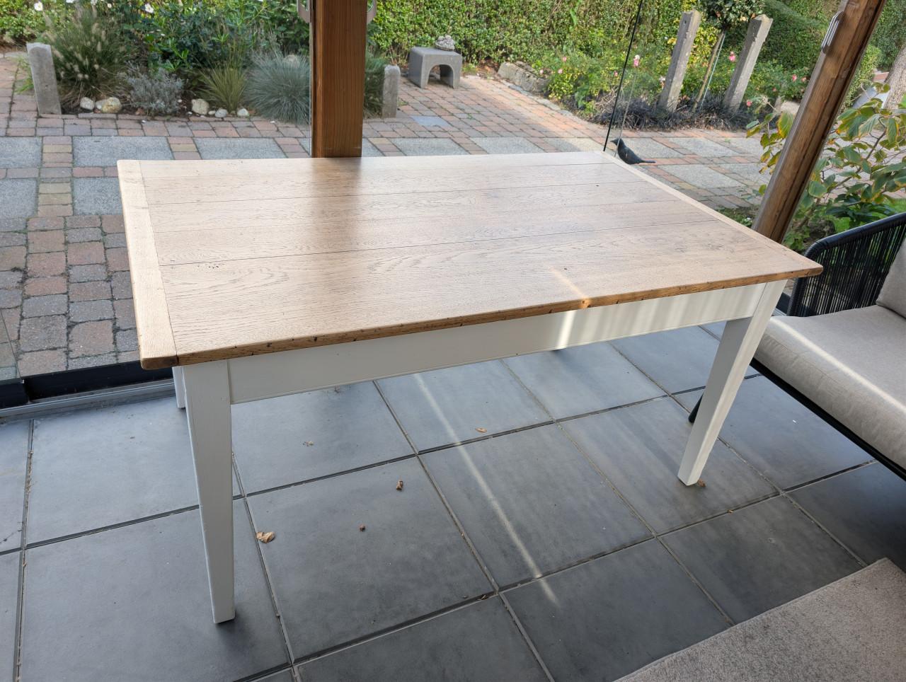 Houten eettafel