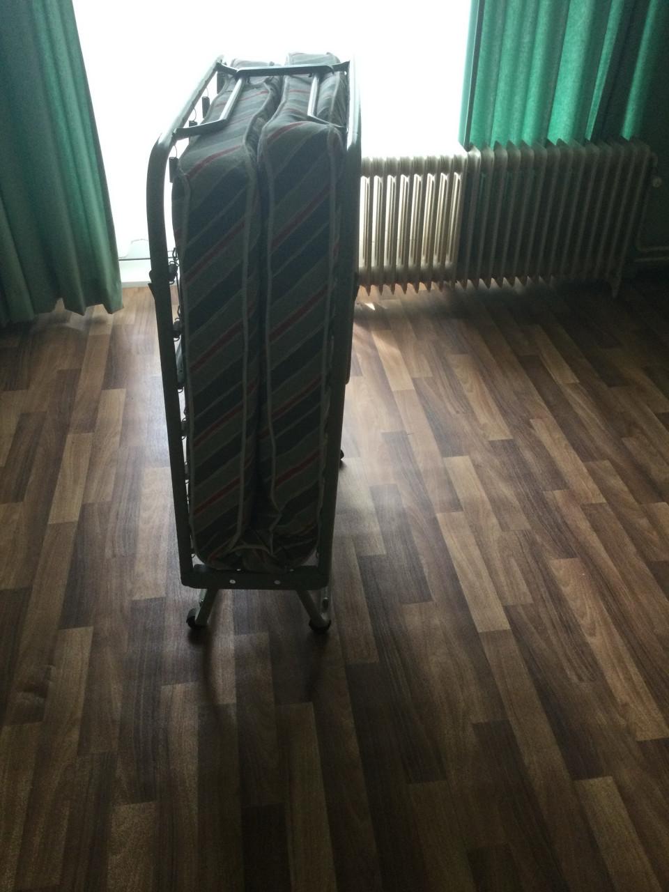 Opklapbaar logeerbedje