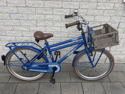Jongensfiets. Merk: Alpina. Type: Cargo. Maat: 22 inch.