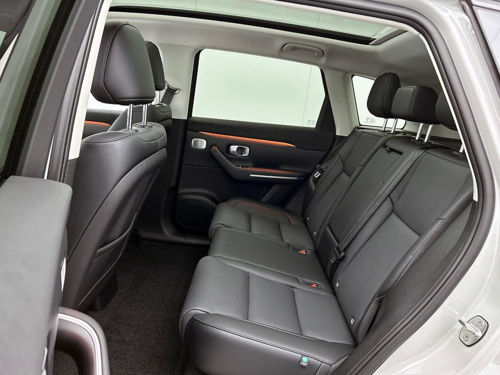 Leapmotor C10 design reev (hybrid) 28.4 kwh | black interieur | stoel-koeli