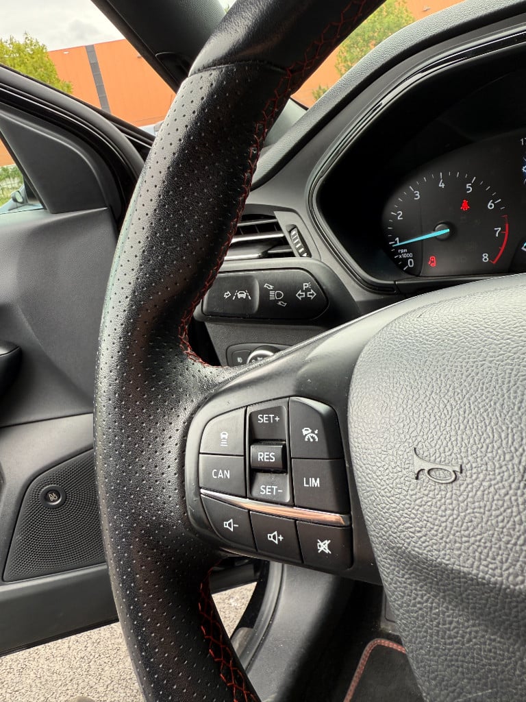 Ford Focus 1.0 ecoboost st line business