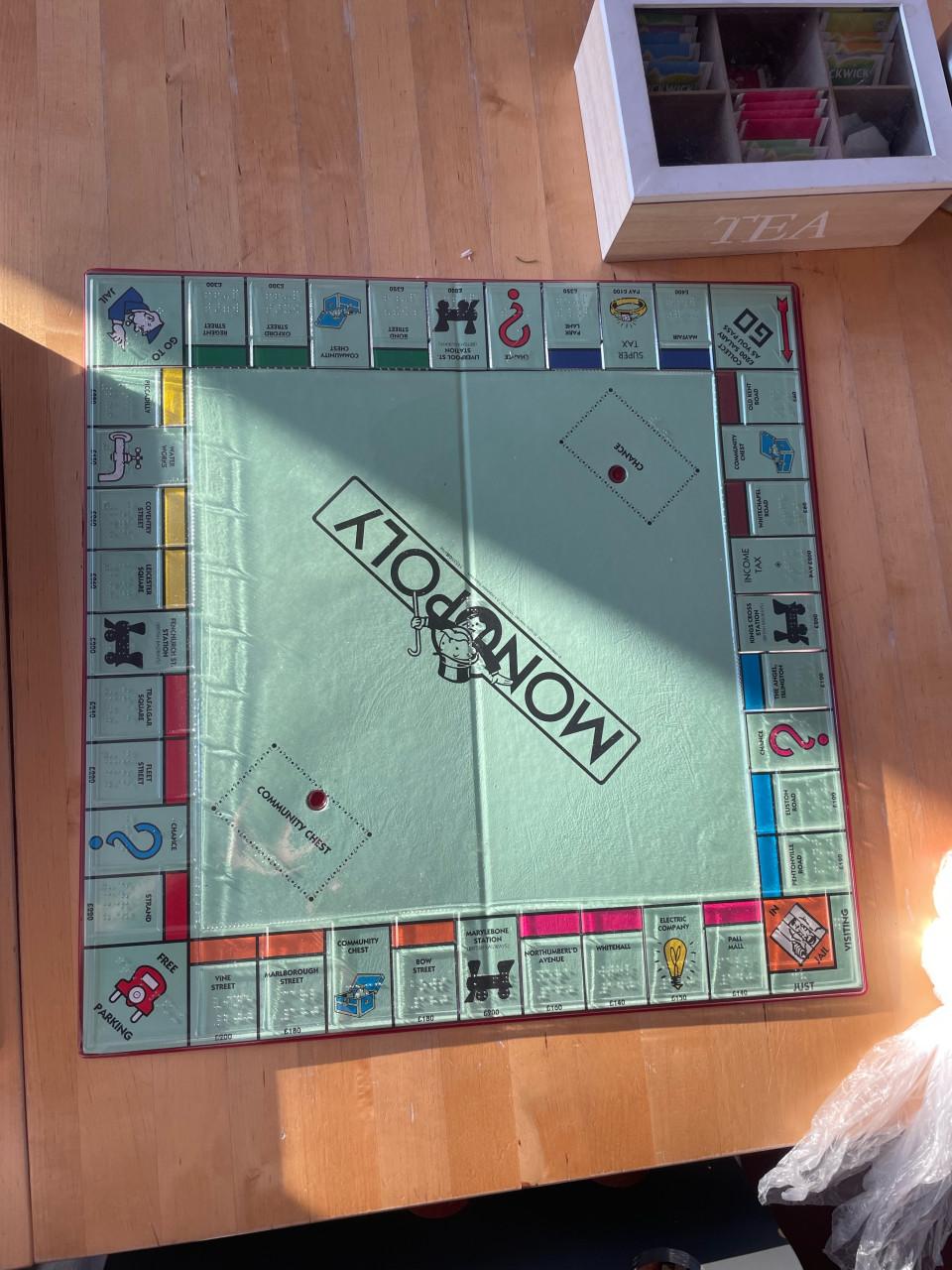 Monopoly voor blinden en slechtzienden/ property trading board game