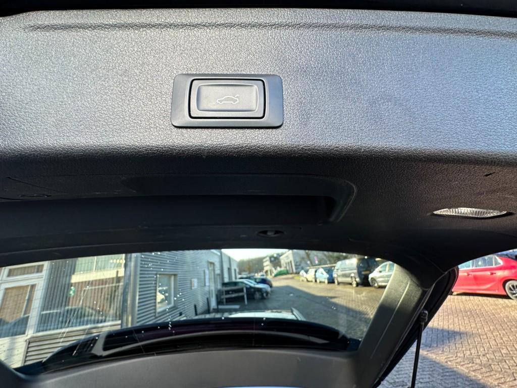 Audi A4 2.0 tdi design pro line uitklapbare trekhaak stoelverwarming