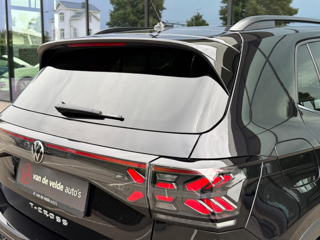 Volkswagen T-cross 1.5 tsi 150pk dsg r-line | camera | trekhaak | navi | iq