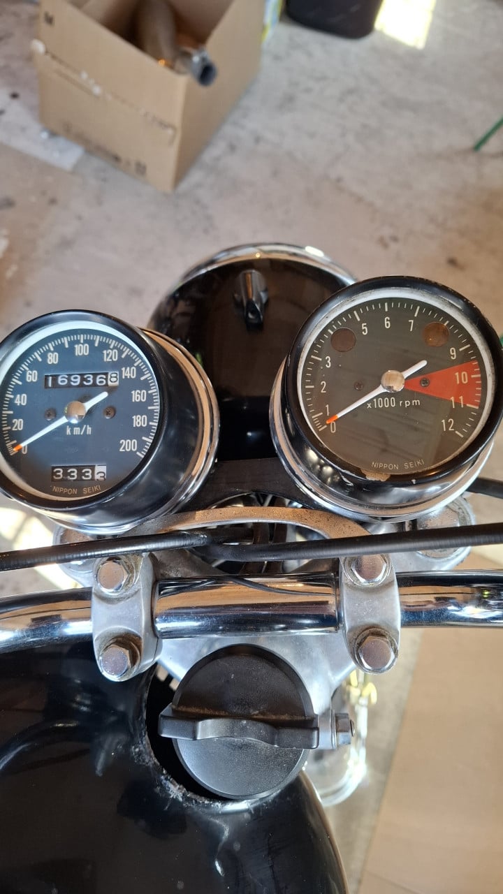 Honda cb 450 k1 cafe-racer en originele onderdelen