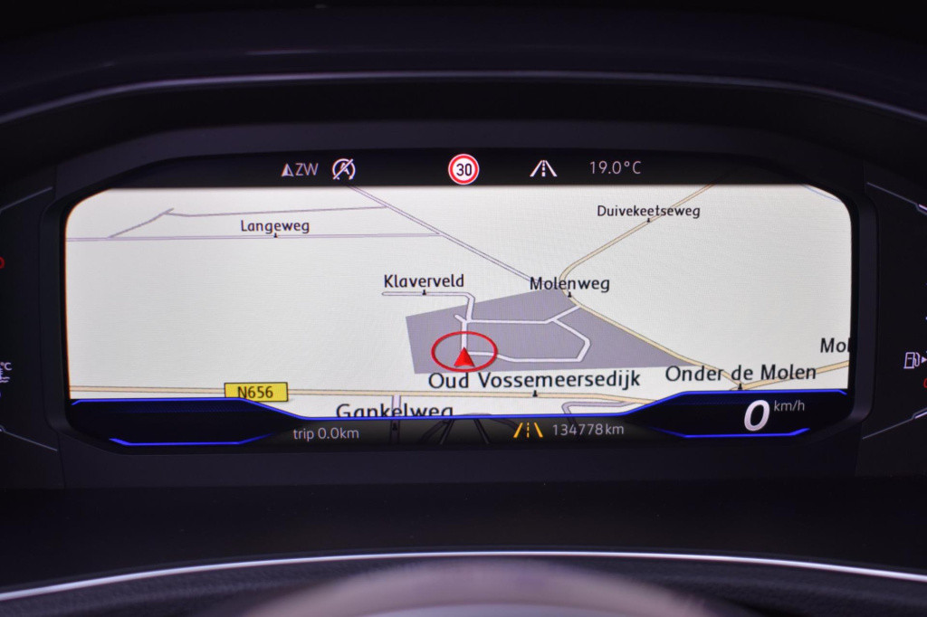 Volkswagen T-roc 1.0 tsi sport | virtual cockpit | trekhaak | camera | nap 
