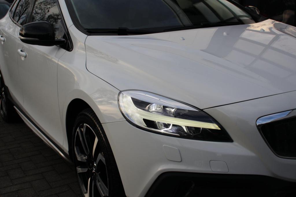 Volvo V40 cross country 2.0 t5 awd summum h&k - full options - panoramadak 