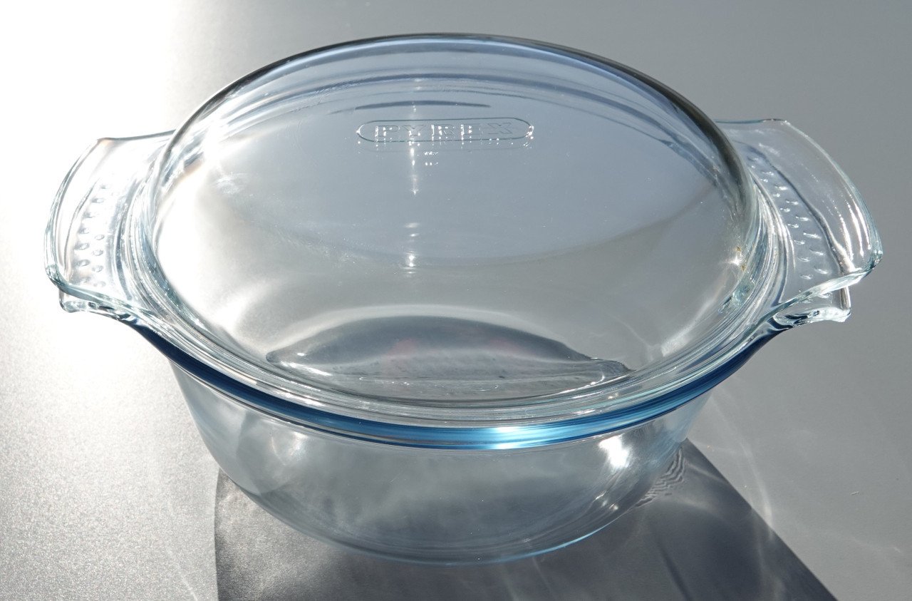 Pyrex casserole ovenschaal rond1,5l met deksel 2,1l z.g.a.n.