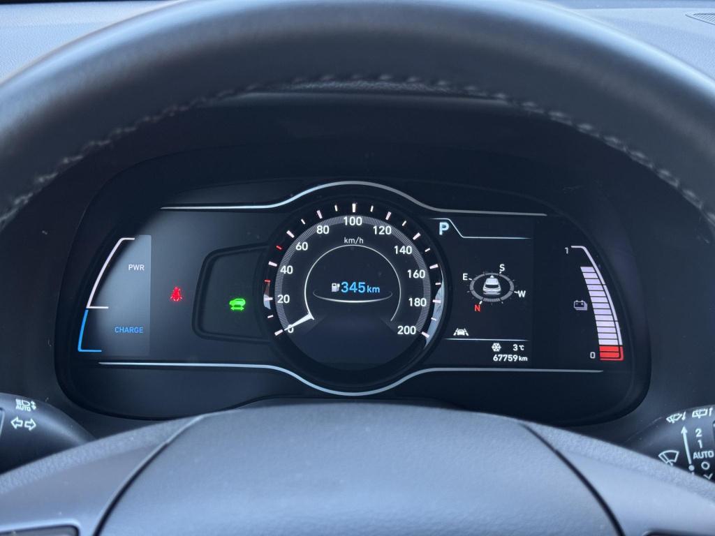 Hyundai Kona ev fashion 64 kwh soh 96%, 3-fase lader