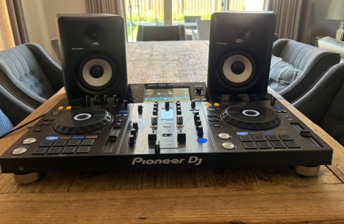 Pioneer XDJ-RX2 Dj Set+ Pioneer S-DJ60X actieve speakers+ Odyusa flightcase