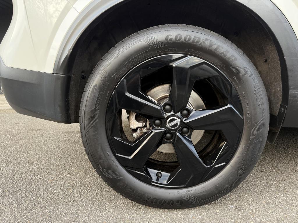 Nissan Qashqai 1.5 epower n-connecta // black editie //