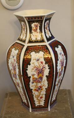 Vaas met vogel en bloemen