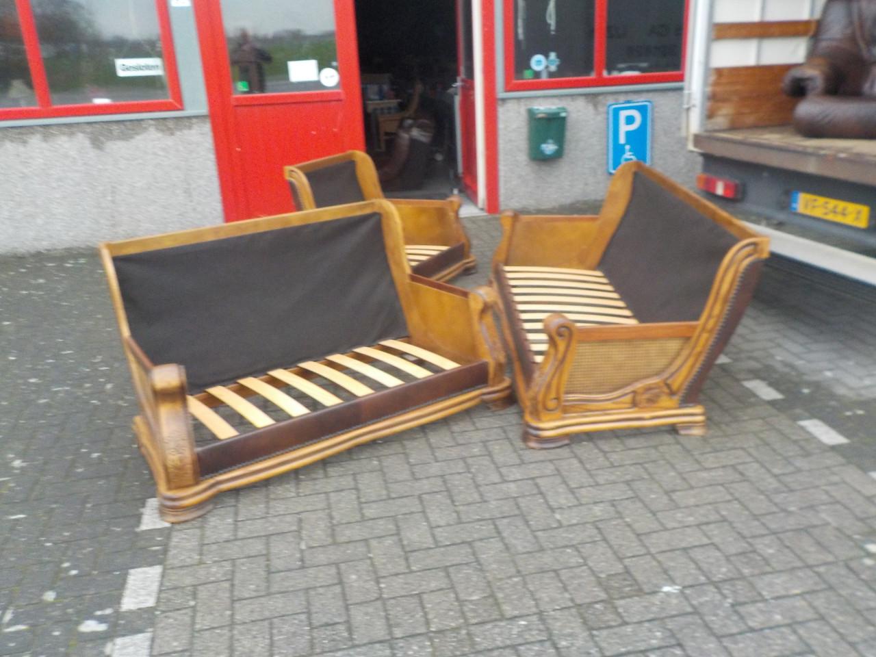 Mooie kwaliteit leren 3 + 2 + 1 zits in goede staat