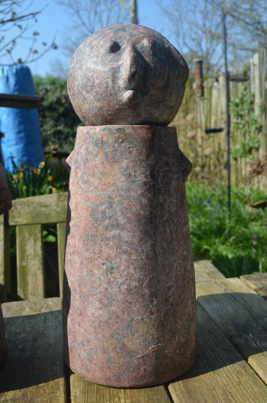 Aardew. terracotta beeldengroep v.e. gezinnetje