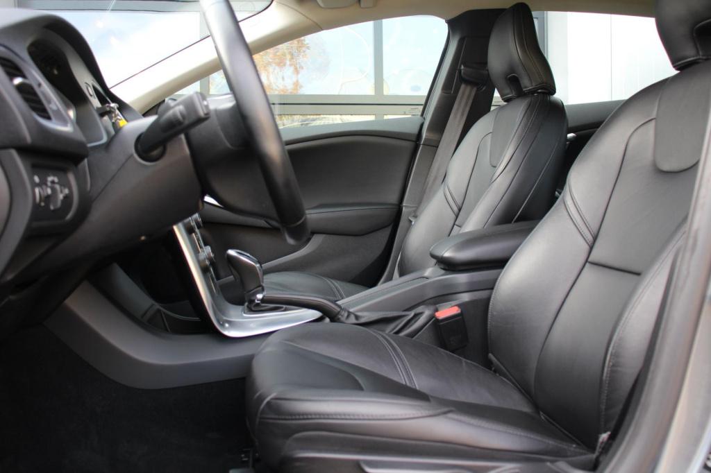 Volvo V40 1.5 t2 inscription aut. - leder - full led - navi - citycafety - 