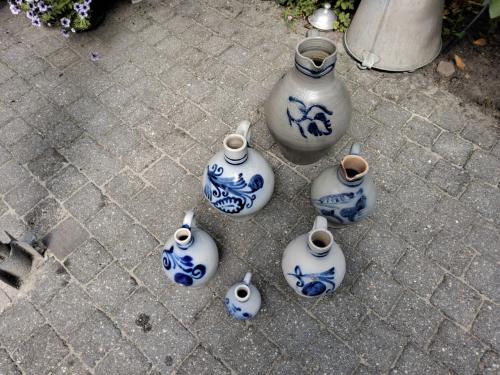 Set  van 6 oude keulse kruiken.