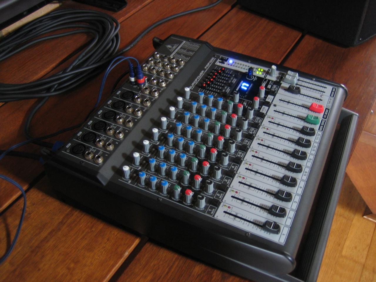 Behringer Europower PMP-1000 powered mengpaneel/versterker