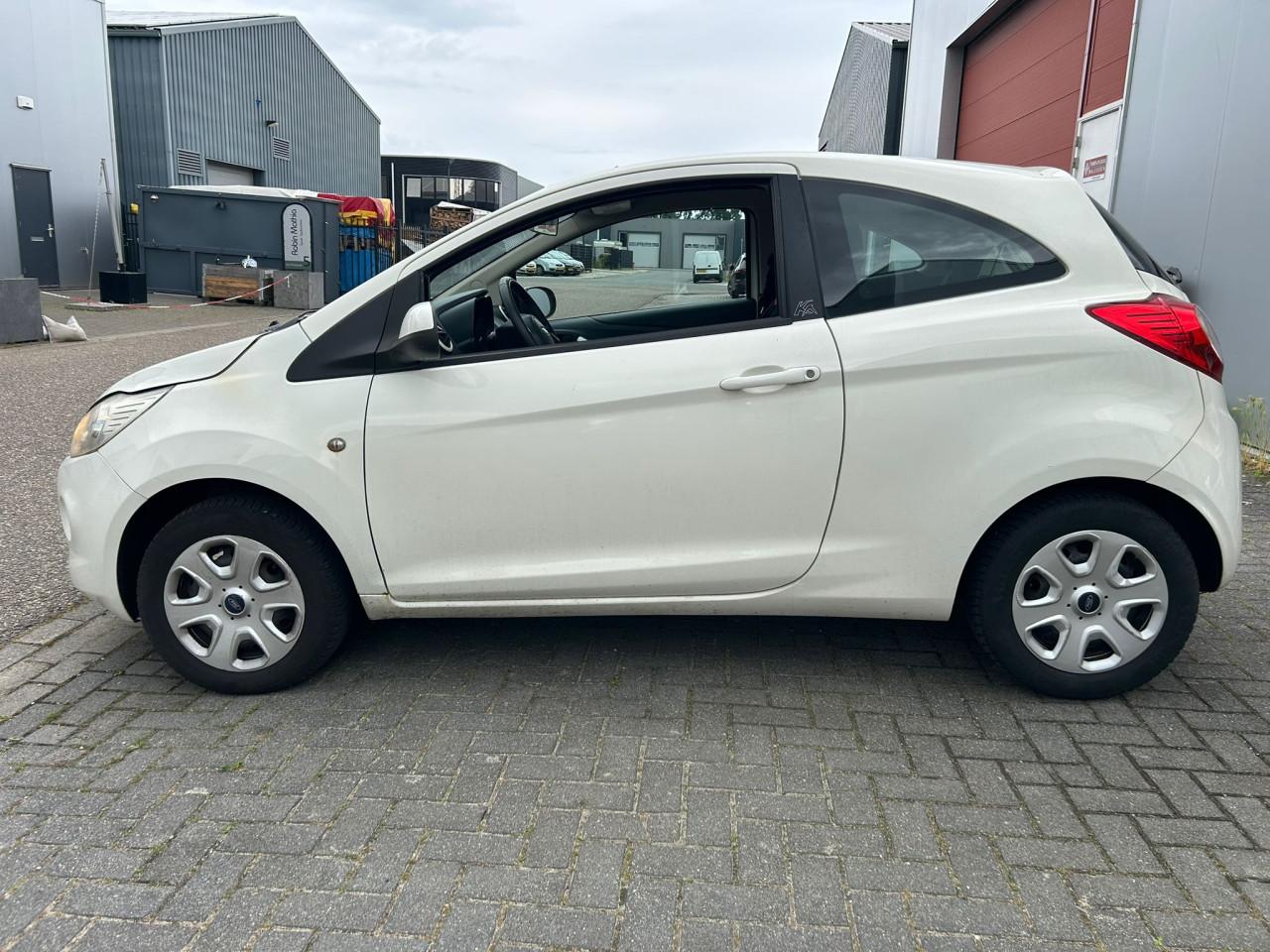 Ford Ka 1.2 Cool&Sound Airco/CNTR Deurvergrendeling/Sfeerverlichting interi