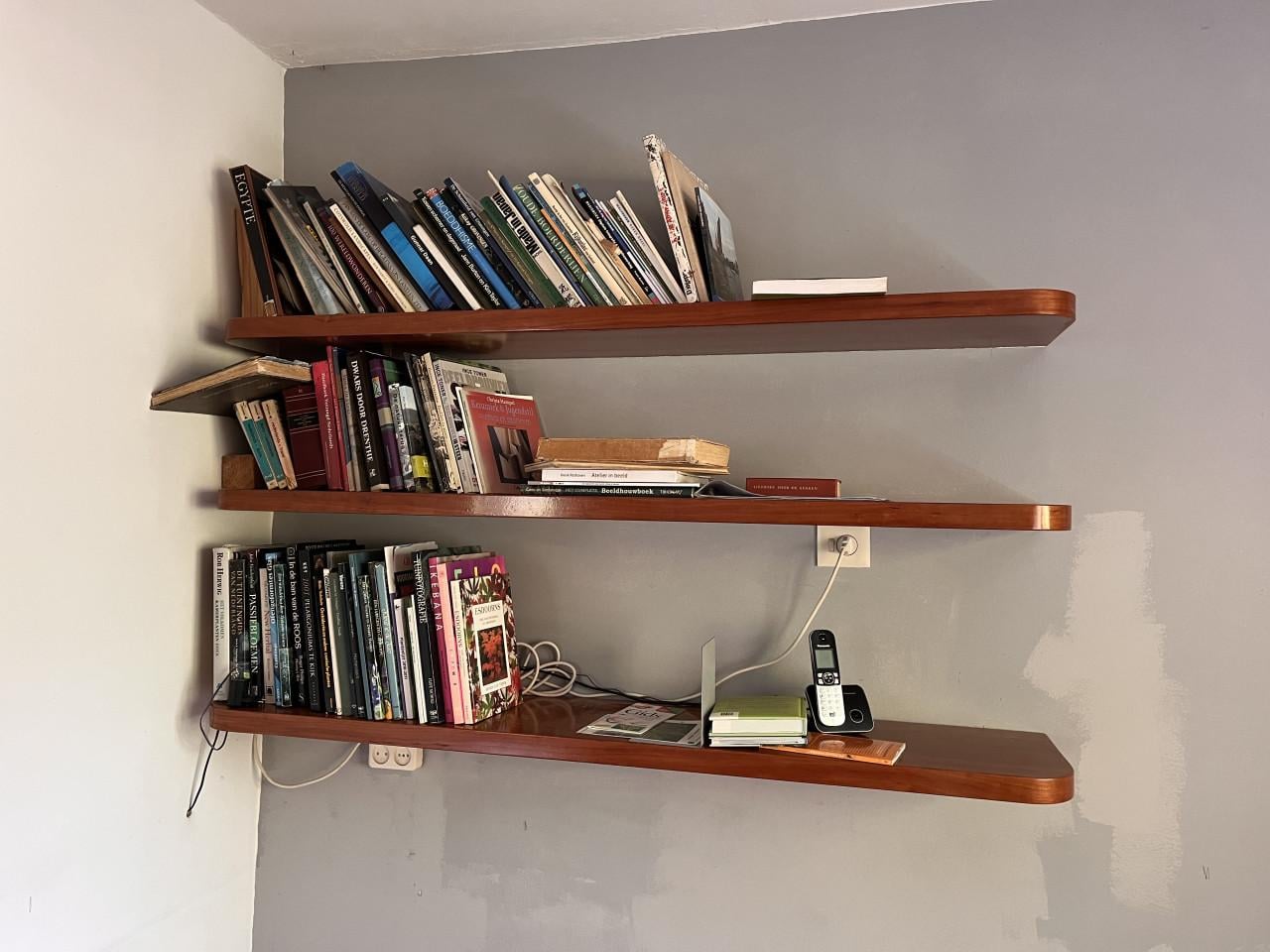 Twee kasten en boekenplanken