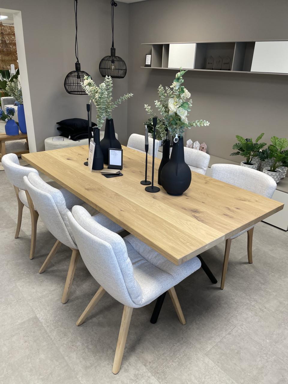 Complete eetset : eiken tafel met stoelen