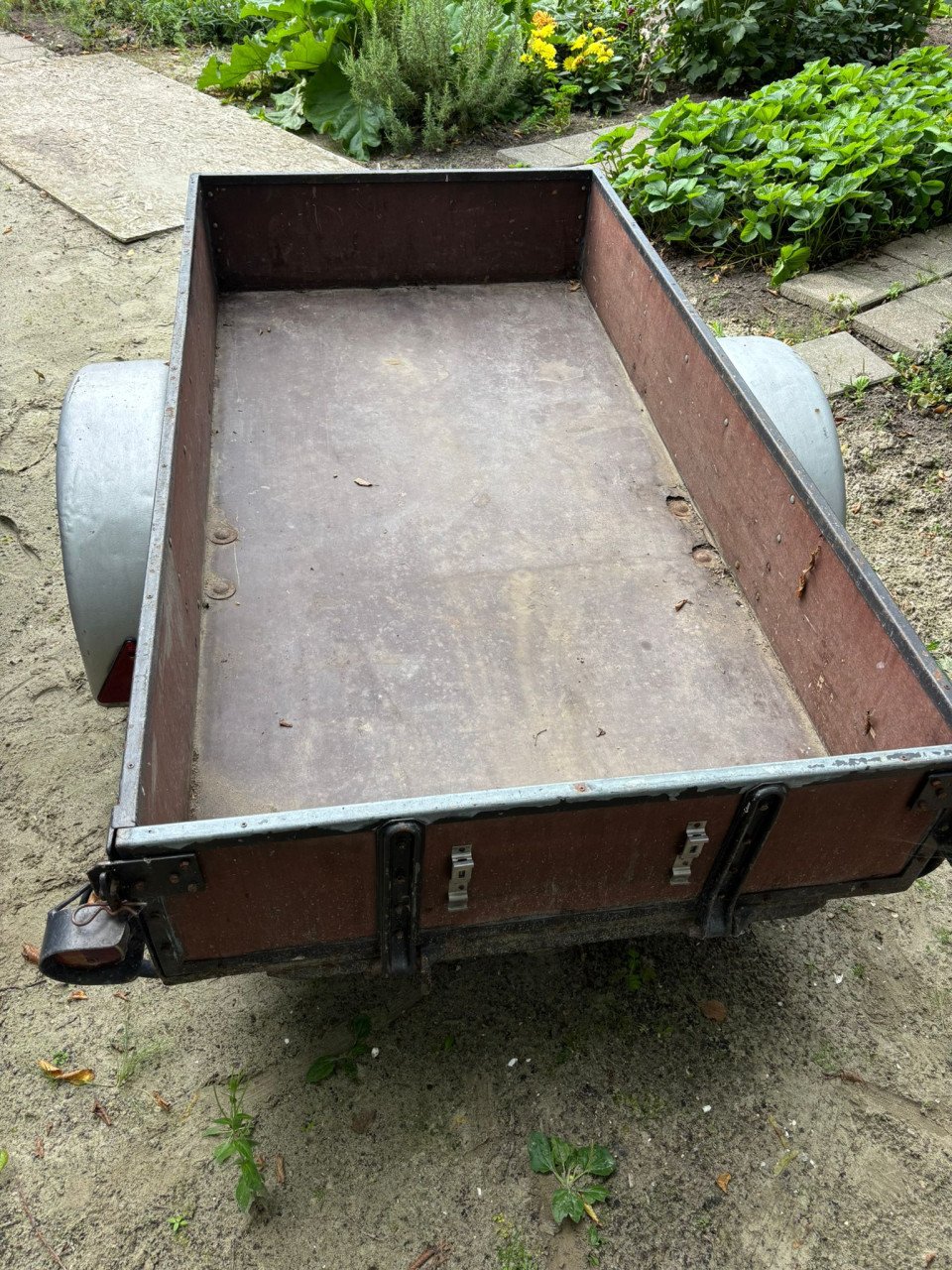 Te Koop degelijke ongeremde aanhanger