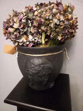 Pot met vrouwenhoofd afdruk