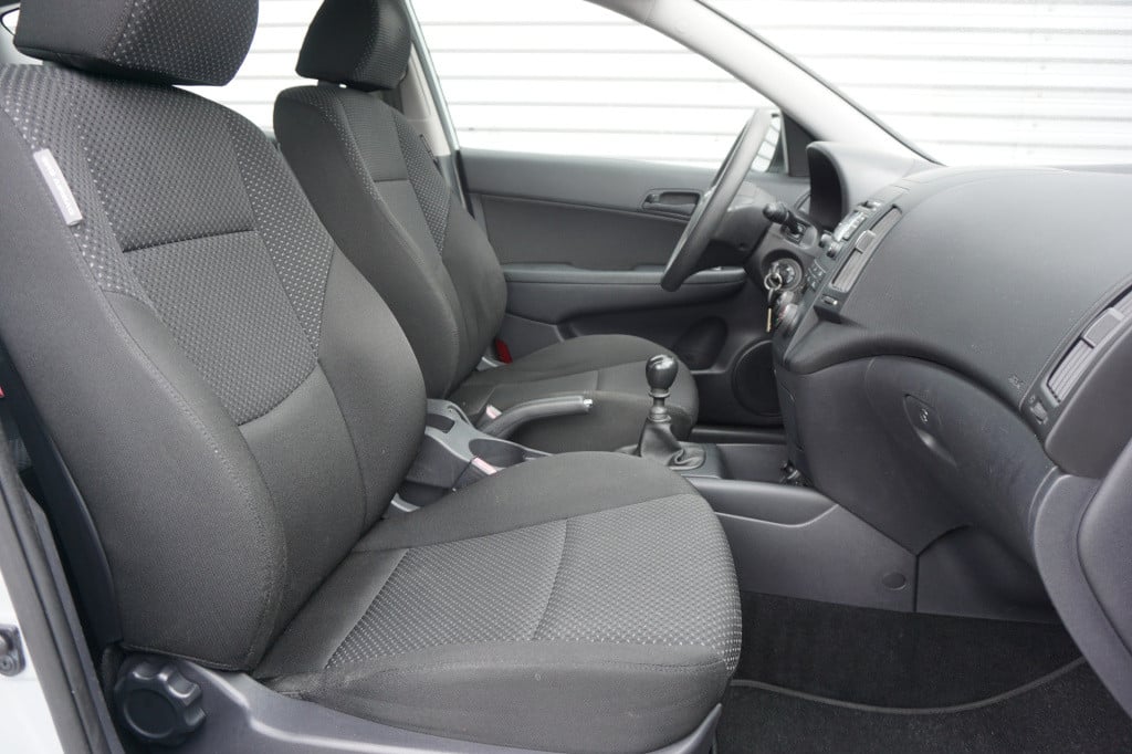Hyundai I 30 1.4i active cool airco / elektr. ramen / parkeers. / cruise / 