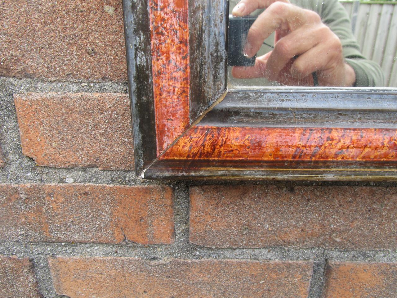 Antieke Spiegel met Houten Lijst.