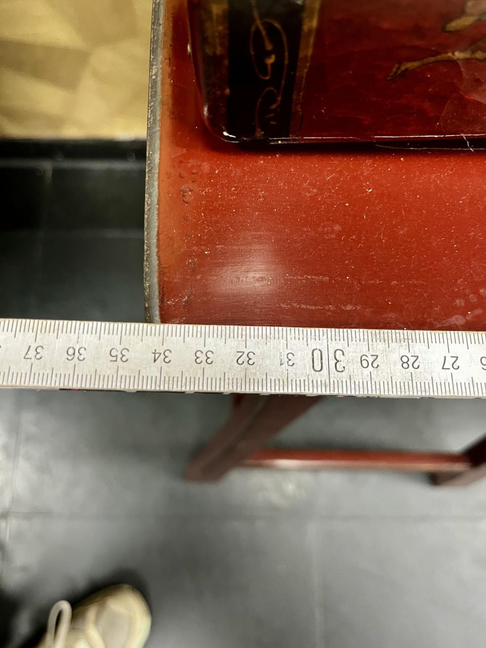 Hoge oud Chinese bijzettafel