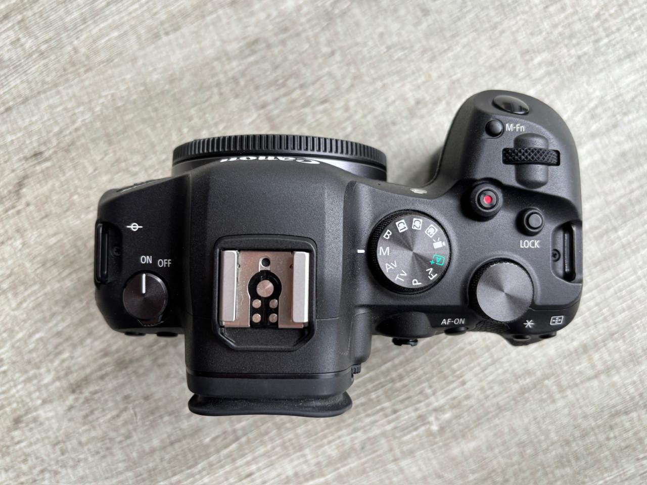Canon R6 - 6000 clicks + 3 extra accu’s + 64GB geheugenkaart —- als nieuw