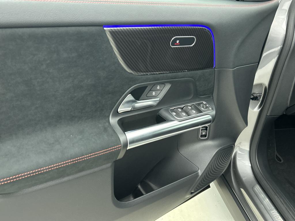 Mercedes-Benz Gla-klasse 180 business solution amg | nightpakket | trekhaak