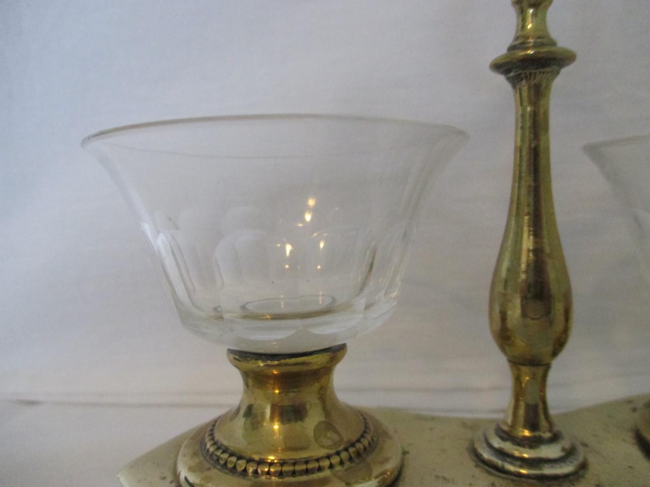 Zeer mooi kristallen dubbel zoutvat , afgewerkt met parelrand aan de voet