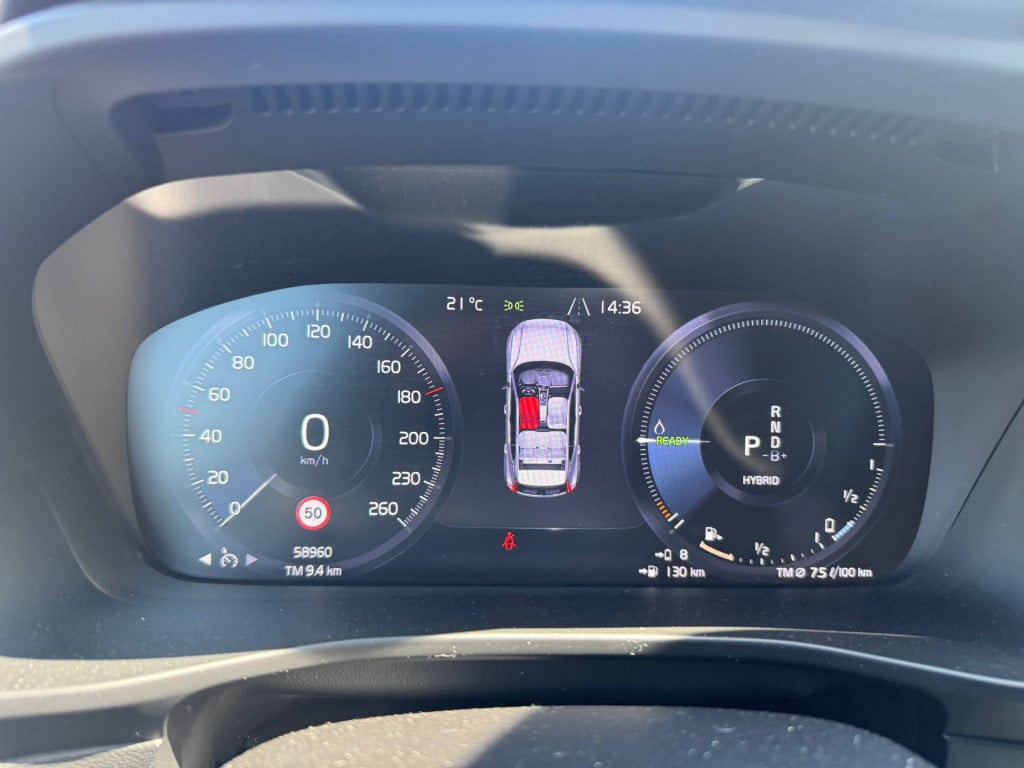 Volvo XC40 1.5 t4 recharge r-design black edition