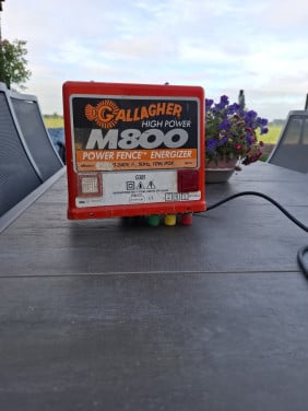 Schrikdraad apparaat en scheermachine
