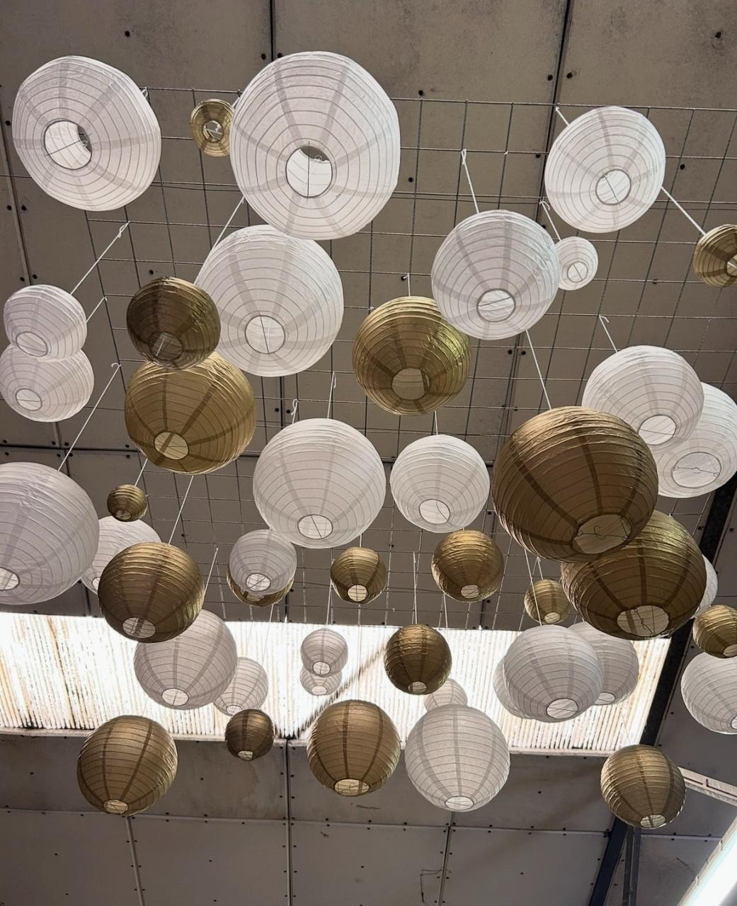 Papieren Lampionnen – Wit & goud