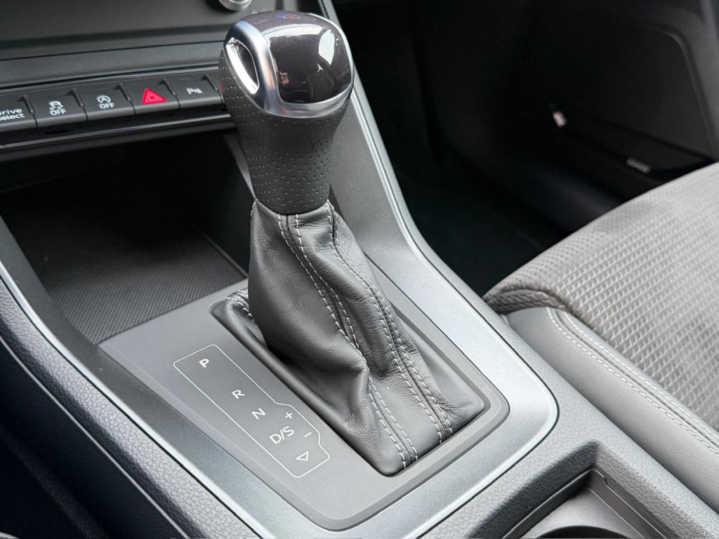 Audi Q3 sportback 35 tfsi 150pk s-tronic s-line | standkachel | black style