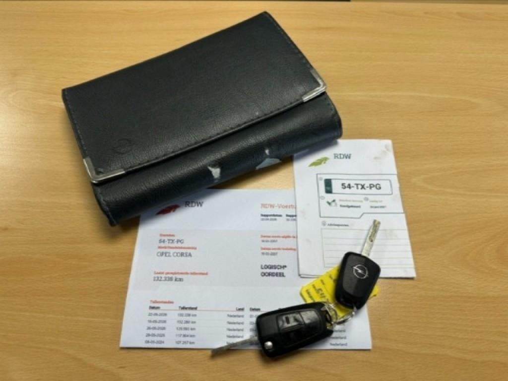 Opel Corsa 1.2-16v enjoy trekhaak schuifdak apk 06-2027