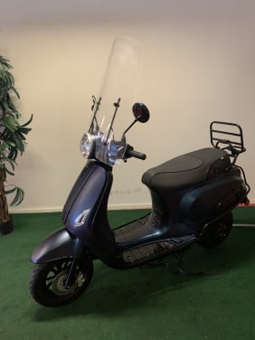 BTC RIVA MET WINDSCHERM 45KM NU 795,= RIJKLAAR