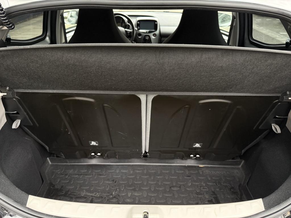 Toyota Aygo 1.0 vvt-i x-play // automaat // facelift //