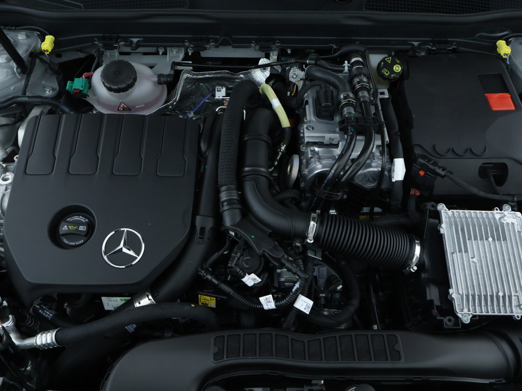 Mercedes-Benz A-Klasse 250 e business solution amg | trekhaak | amg line pl