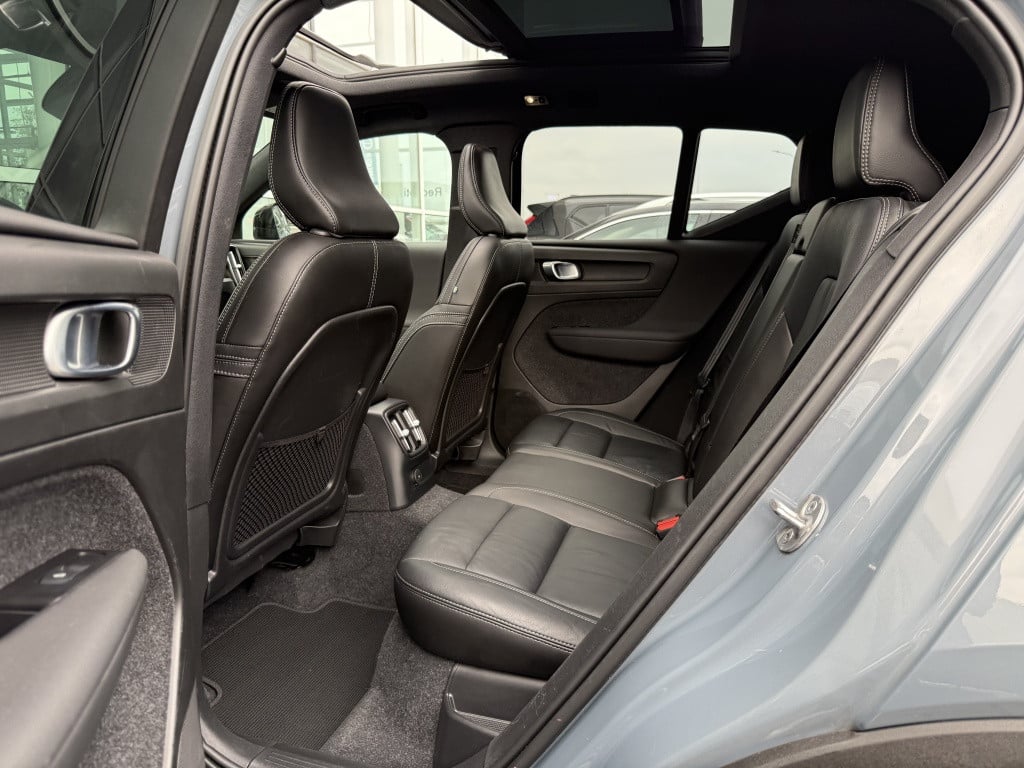 Volvo XC40 t4 211pk recharge ultimate dark | panodak| adap.cruise| leder| c