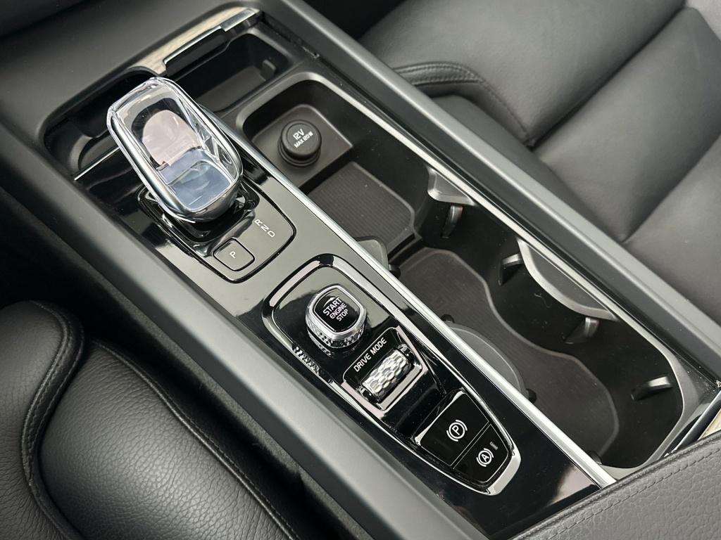 Volvo XC60 t6 340pk recharge r-design| trekhaak| pano| camera| adap.cruise